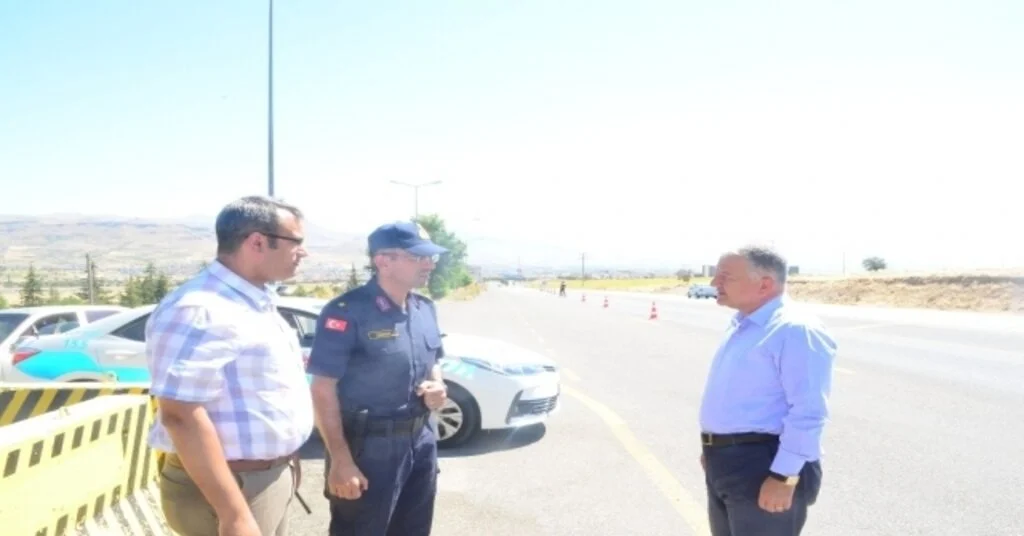 Kaymakam Duru, Trafik Çevirmesine Katıldı
