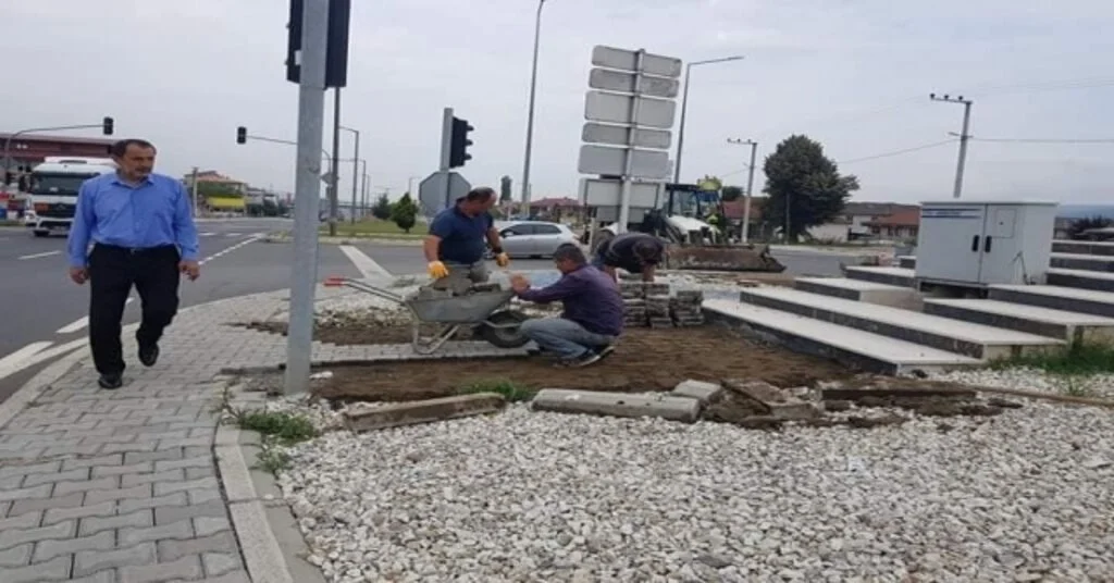 Kaynaşlı Belediyesi D-100Da Peyzaj Çalışmasına Başladı