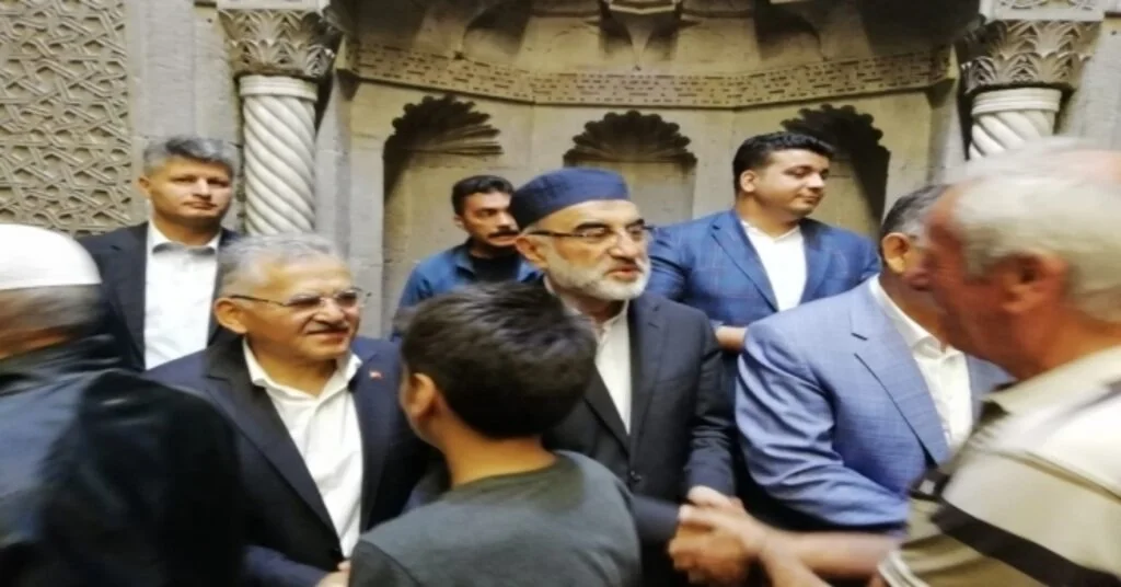 Kayseri Protokolü, Bayram Namazında Vatandaşlarla Bir Araya Geldi