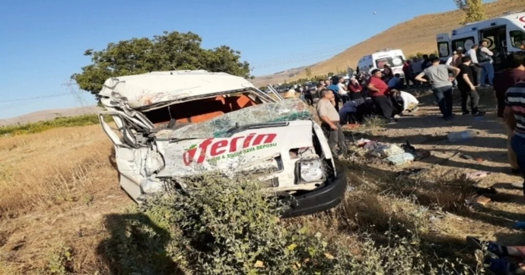 Kayseride 18 Kişinin Yaralandığı Feci Kaza Kamerada