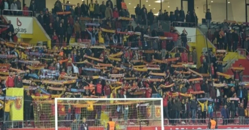 Kayserispor Atkı Dağıtacak
