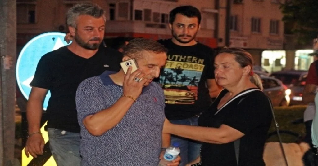 Kaza Yapıp Şoka Giren Kocaya Eş Şefkati