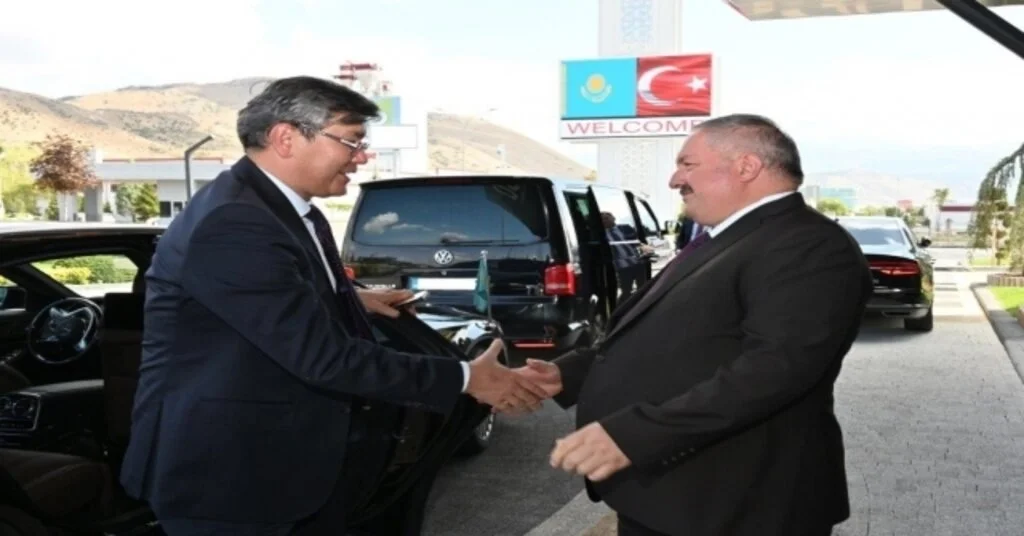 Kazakistan Büyükelçisi Saparbekuly Kayseri Osbu Ziyaret Etti
