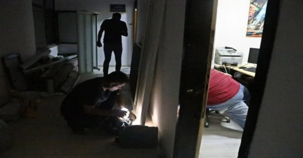 Kiloları Yüzünden Hayata Küsen Adam, Bilgisayar Başında Ölü Olarak Bulundu