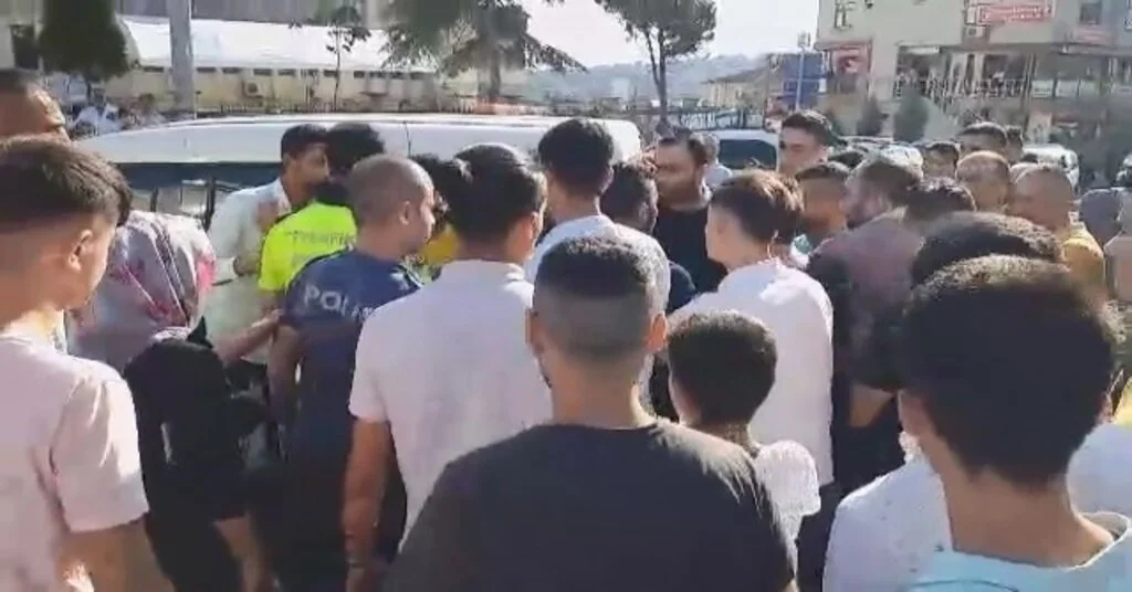 Kocaelide 2 Grup Arasında Taşlı Sopalı Kavga: 3 Yaralı
