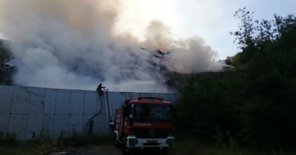 Kocaelide Çöplük Alanda Çıkan Yangın 4 Saatte Söndürüldü