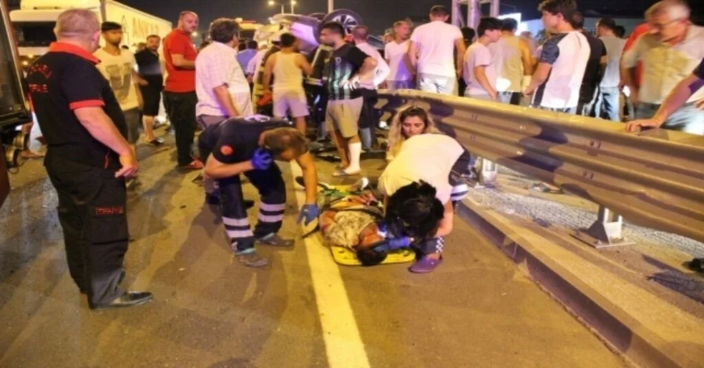 Kocaelide Otomobile Arkadan Çarpan Cip Takla Attı: 1 Ölü, 3 Yaralı