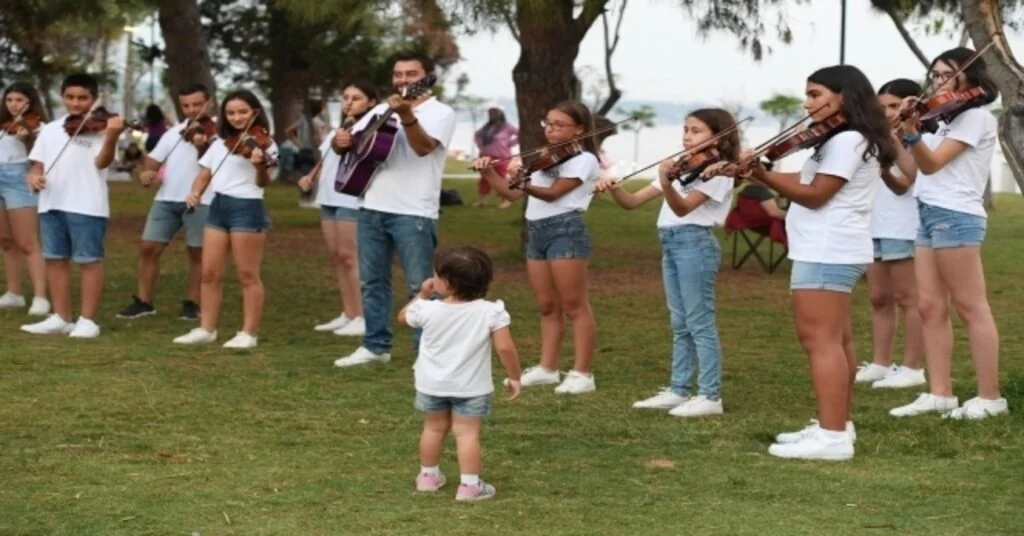 Konyaaltı Belediyesi Oda Orkestrası Sokakta