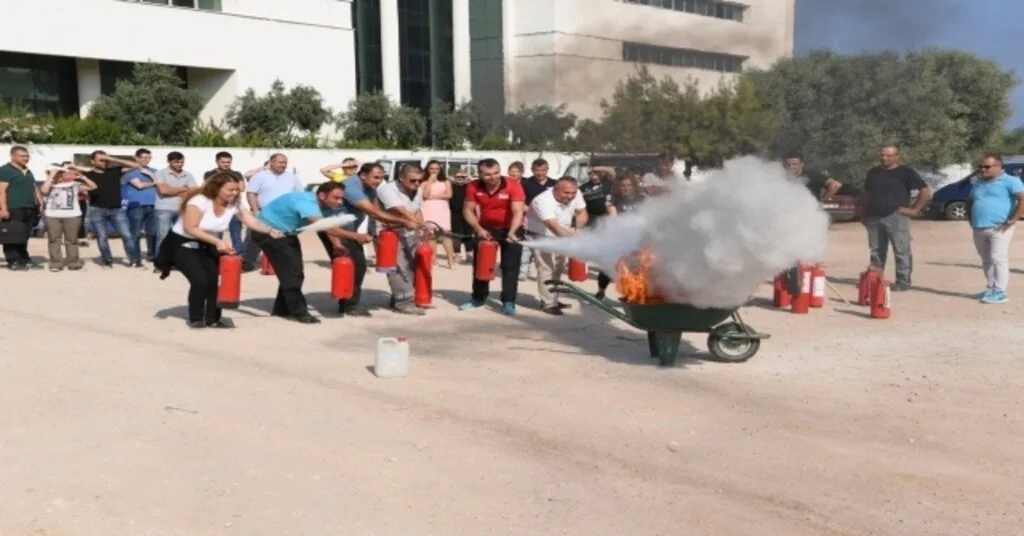 Konyaaltı Belediyesi Personeline Yangın Eğitimi