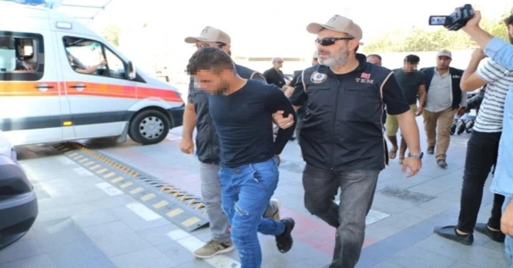 Konyada Taşıdıkları Oyuncak Ayının İçerisinde Bomba Çıkan 2 Kişi Tutuklandı