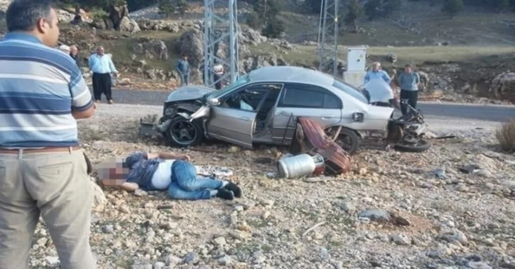 Kozanda Otomobil İle Motosiklet Çarpıştı: 1 Ölü, 1 Yaralı