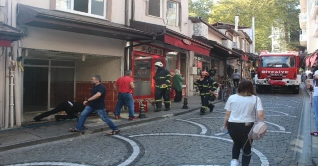 Kullanılmayan İş Yerindeki Yangın Paniğe Neden Oldu