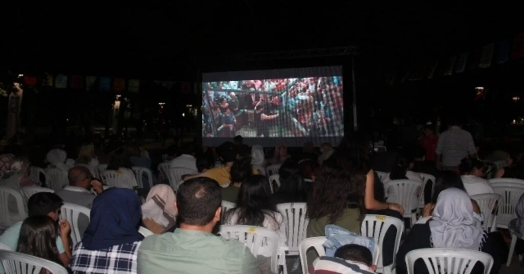 Kurtuluş Parkında Sinema Keyfi