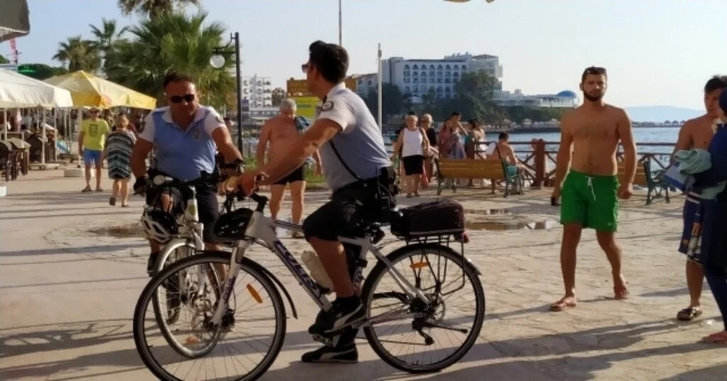 Kuşadası Dünyaca Ünlü Plajları Bisikletli Polislere Emanet