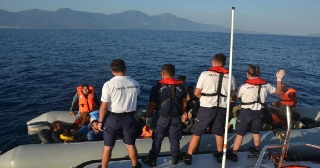Kuşadasında 25İ Çocuk 42 Kaçak Göçmen Yakalandı