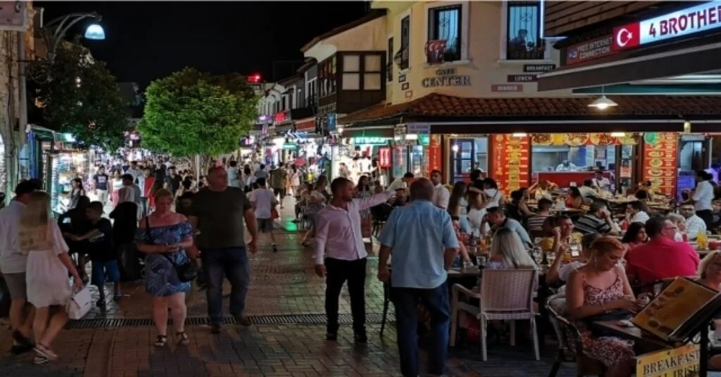 Kuşadasında Bayramda Eğlence Tavan Yaptı