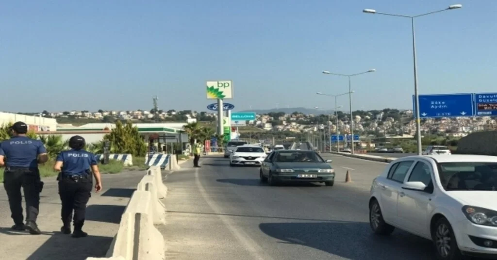 Kuşadasında Çeşitli Suçlardan Aranan 2 Zanlı Yakalandı
