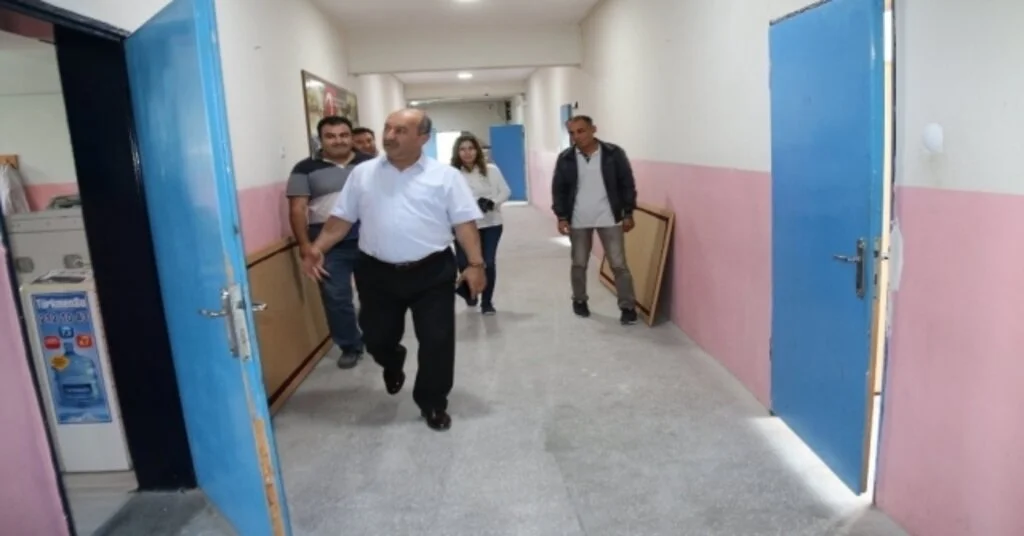 Kütahya Hüsnü Kişioğlu Ortaokulunda Tadilat Çalışması