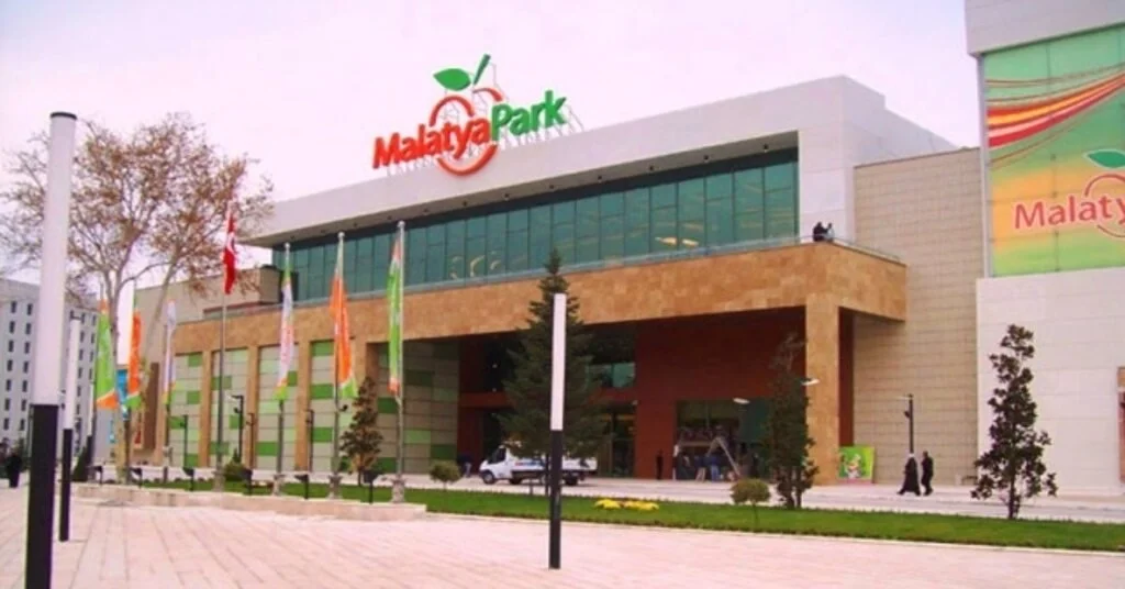 Malatya Parkta Bayram Alışverişinin Keyfi Uzadı