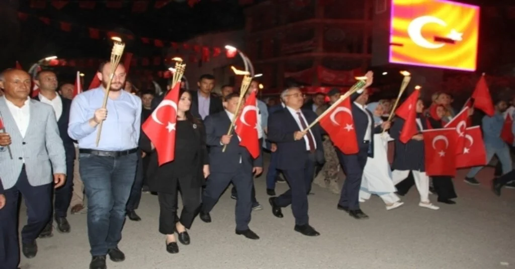 Malazgirt Şehitleri Anısına Fener Alayı