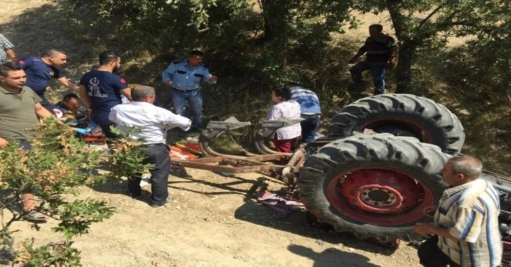 Manisada Devrilen Traktörün Altında Kalan 15 Yaşındaki Genç Öldü