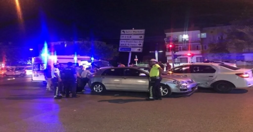 Manisada Trafik Kazası: 3Ü Çocuk 7 Yaralı