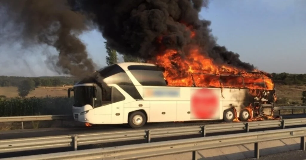 Manisada Yolcu Otobüsü Alev Alev Yandı