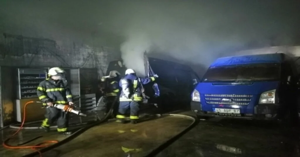 Manisadaki Depo Yangınında 3 Araç Ve Binlerce Paket Sigara Kül Oldu