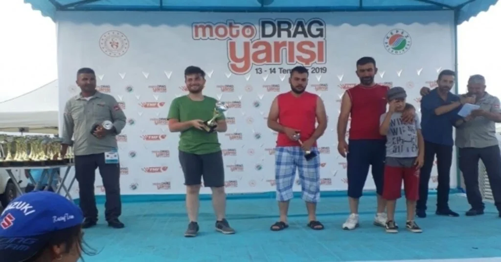 Manisalı Motosikletçiler Derecelerle Döndü