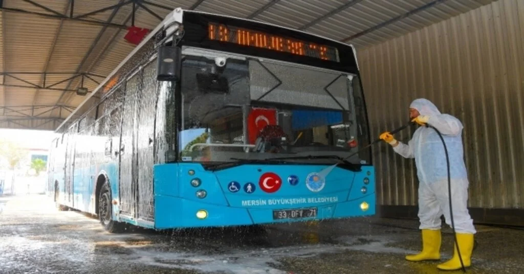 Mersindeki Belediye Otobüslerinde Bayram Temizliği