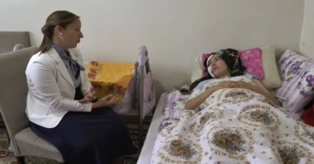 Milletvekili Bakbaktan Eşi Tarafından Bıçaklanan Anneye Ziyaret