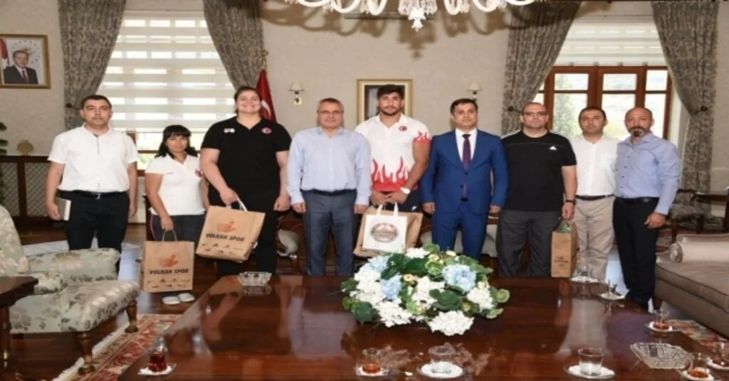 Milli Judoculardan Vali Denize Ziyaret