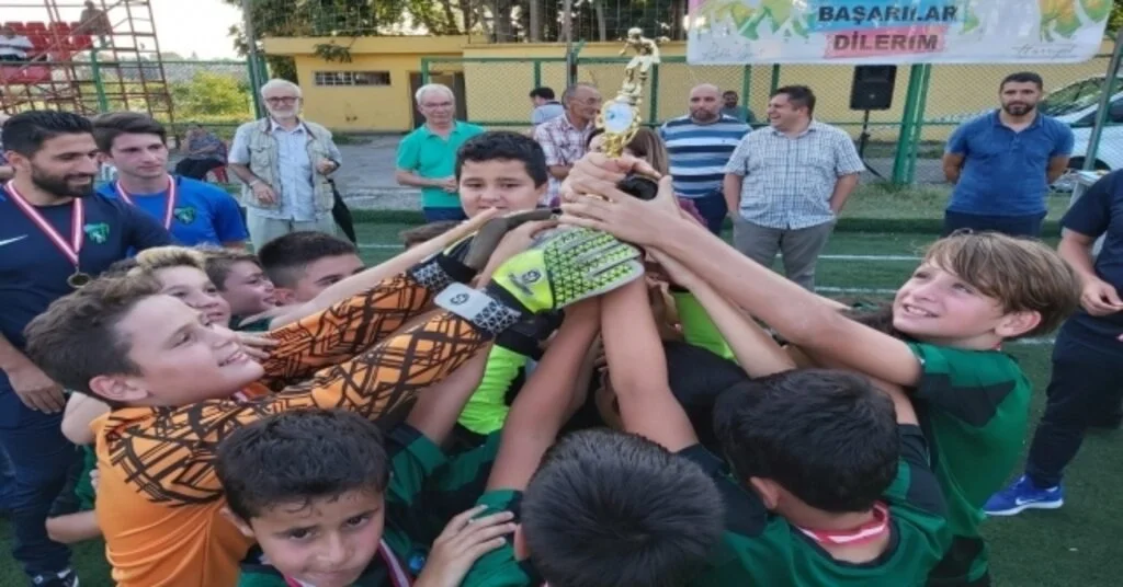 Miniklerde Şampiyon Kocaelispor