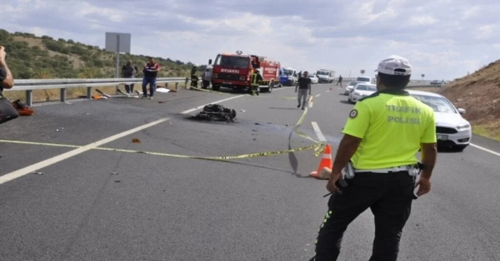 Motosiklet Bariyerlere Çarptı, Sürücü Hayatını Kaybetti