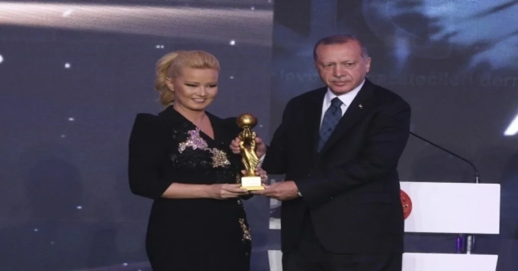 Müge Anlıya Yılın En İyi Reality Haber Programı Ödülü