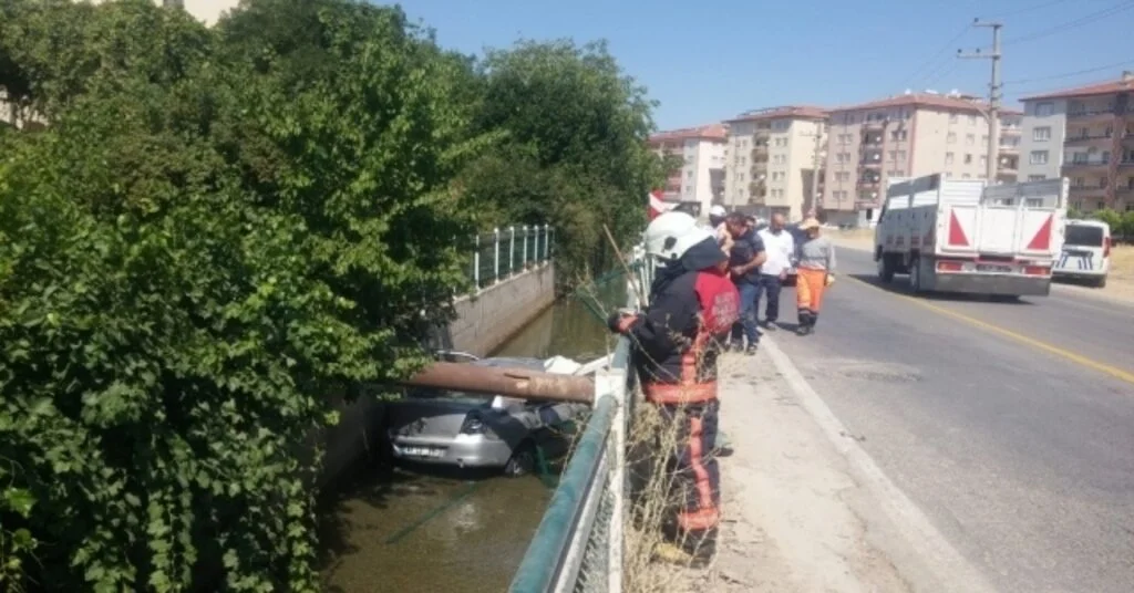 Otomobil Sulama Kanalına Uçtu: 1 Yaralı