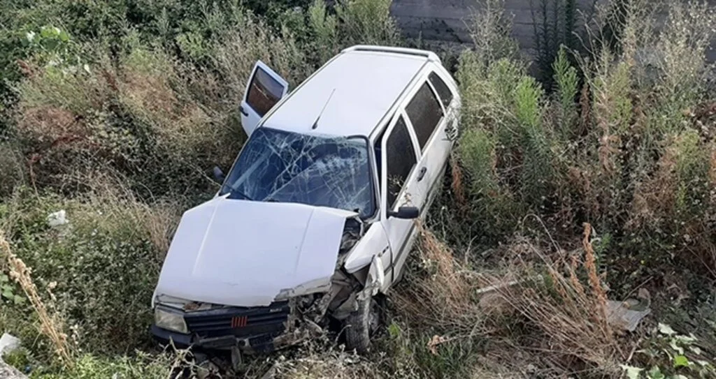 Otomobil sulama kanalına uçtu