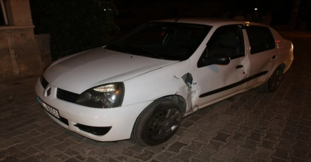 Otomobille Elektrikli Bisiklet Kafa Kafaya Çarpıştı: 2 Yaralı