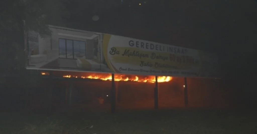 Pazaryerinde Yangın: 7 Dükkan Kullanılmaz Hale Geldi