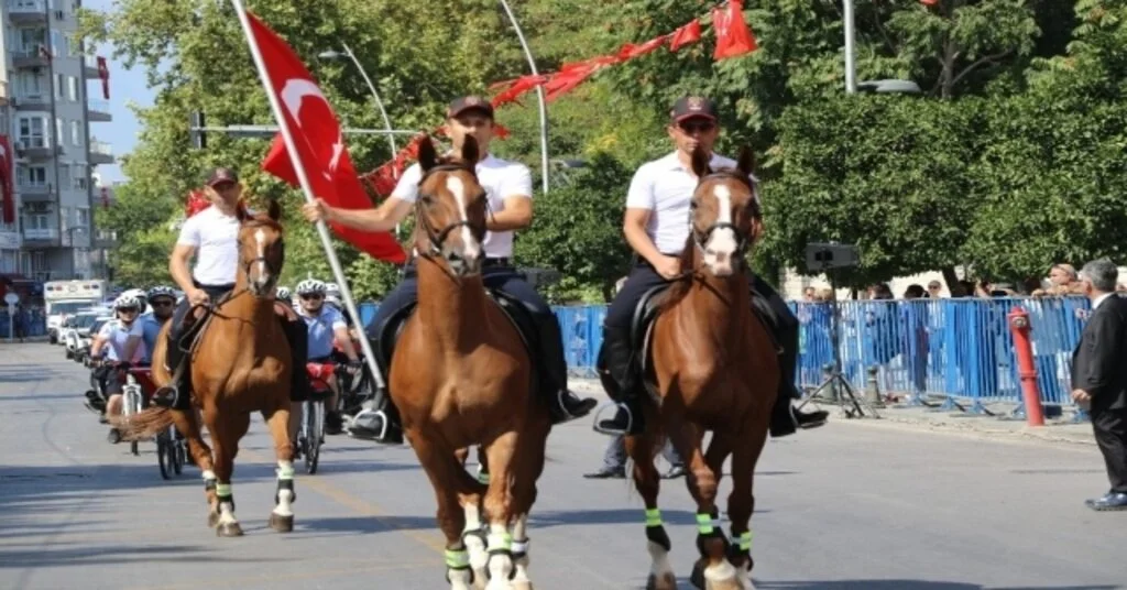 Polisi, Askeri, Jandarması, Gazisi Ve Şehit Yakınları 30 Ağustos İçin Yürüdü