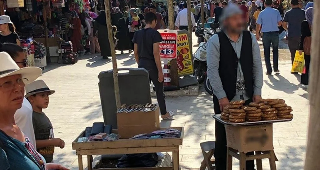 Polisler leblebici, simitçi kılığında şebekeyi çökertti 