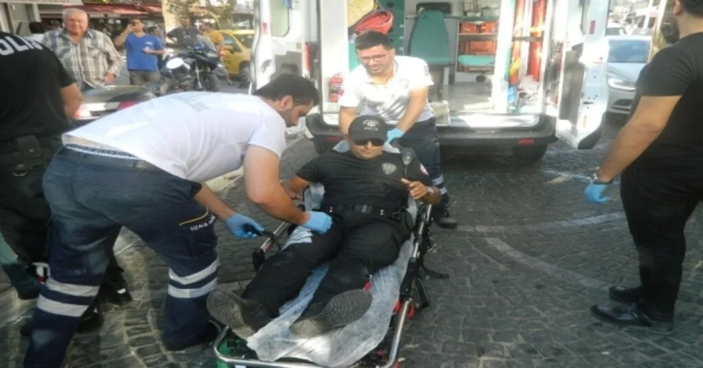 Polisten Kaçan Motosiklet Sürücüsü Polise Çarptı