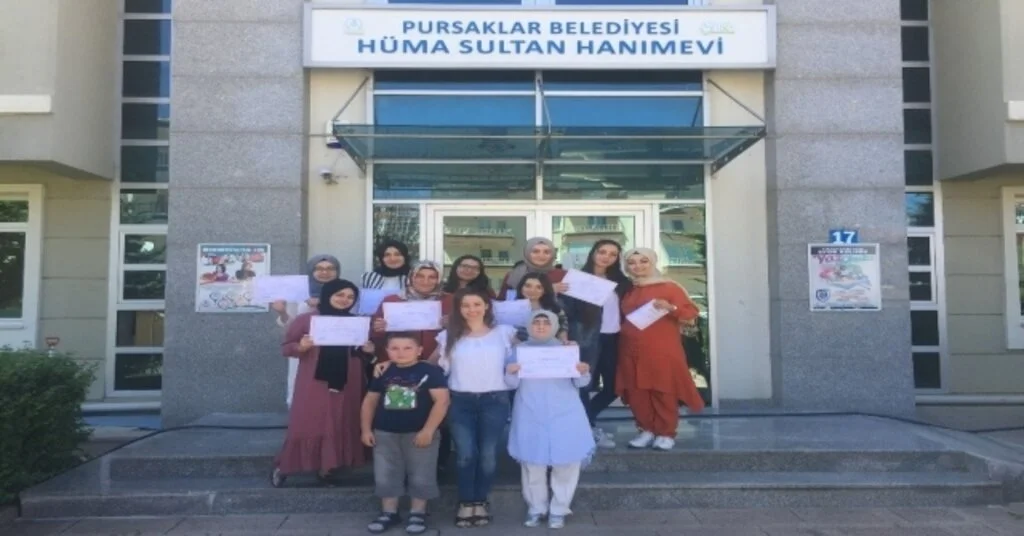 Pursaklarda Pastacılık Ve İşaret Dili Kursiyerleri Sertifikalarını Aldı