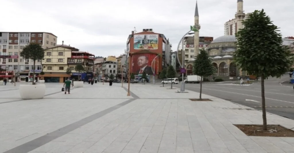 Rize Meydanında Meyve Ağaçları Çiçek Açacak