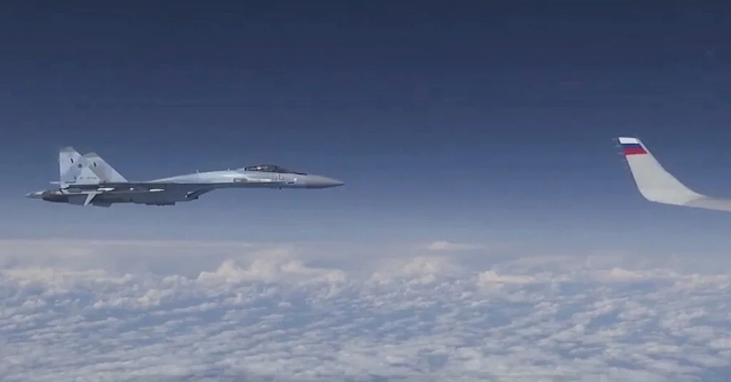 Rusya, Şoygunun Uçağına Yaklaşmaya Çalışan Nato Uçağının Görüntüsünü Yayınladı