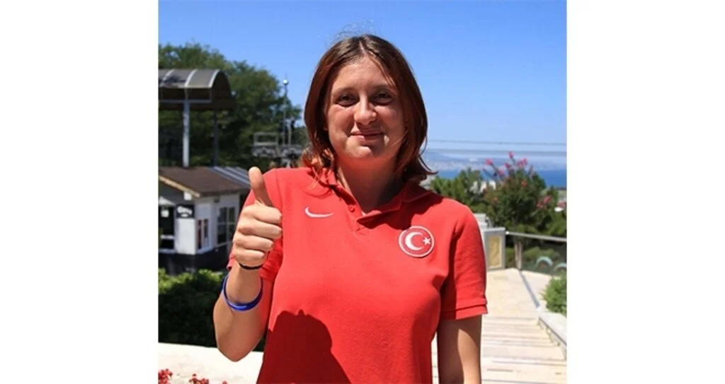 Saçları Dünya Şampiyonluğuna Mani Oldu