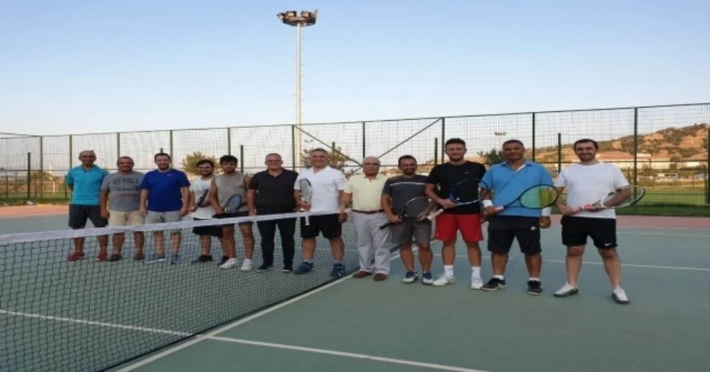 Salihlide Tenis Kortları Yenileniyor