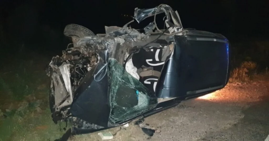 Saman Yüklü Traktör İle Otomobil Çarpıştı: 2 Yaralı
