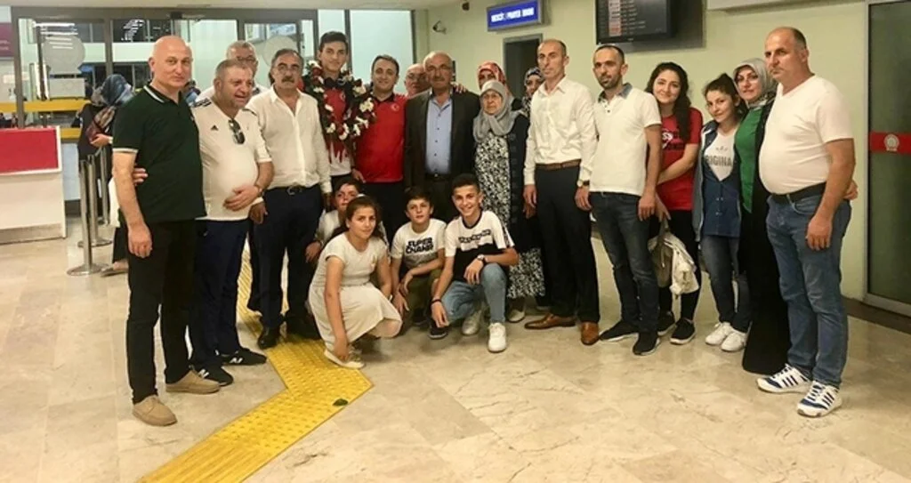 Şampiyona Görkemli Karşılama