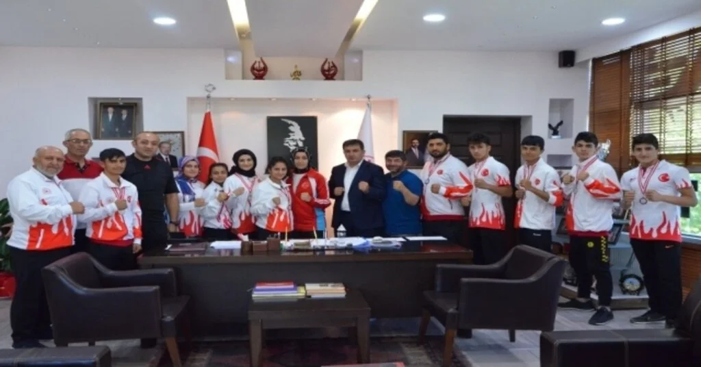 Şampiyonlardan Eskiciye Ziyaret